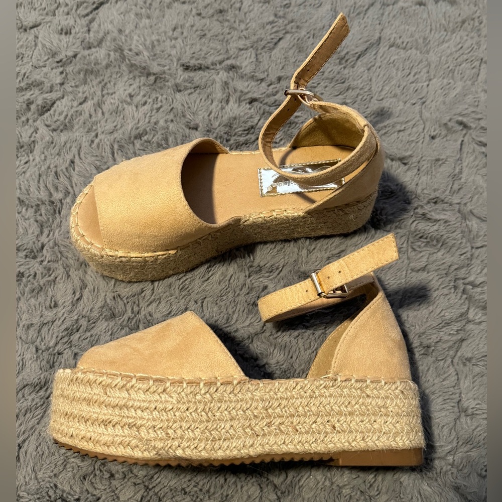 Wedged Beige/Khaki Sandal